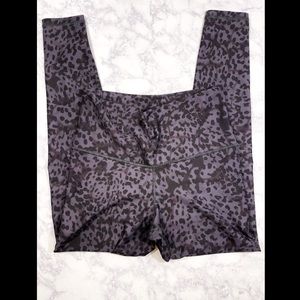 BRAND NEW Old Navy Animal Print Leggings